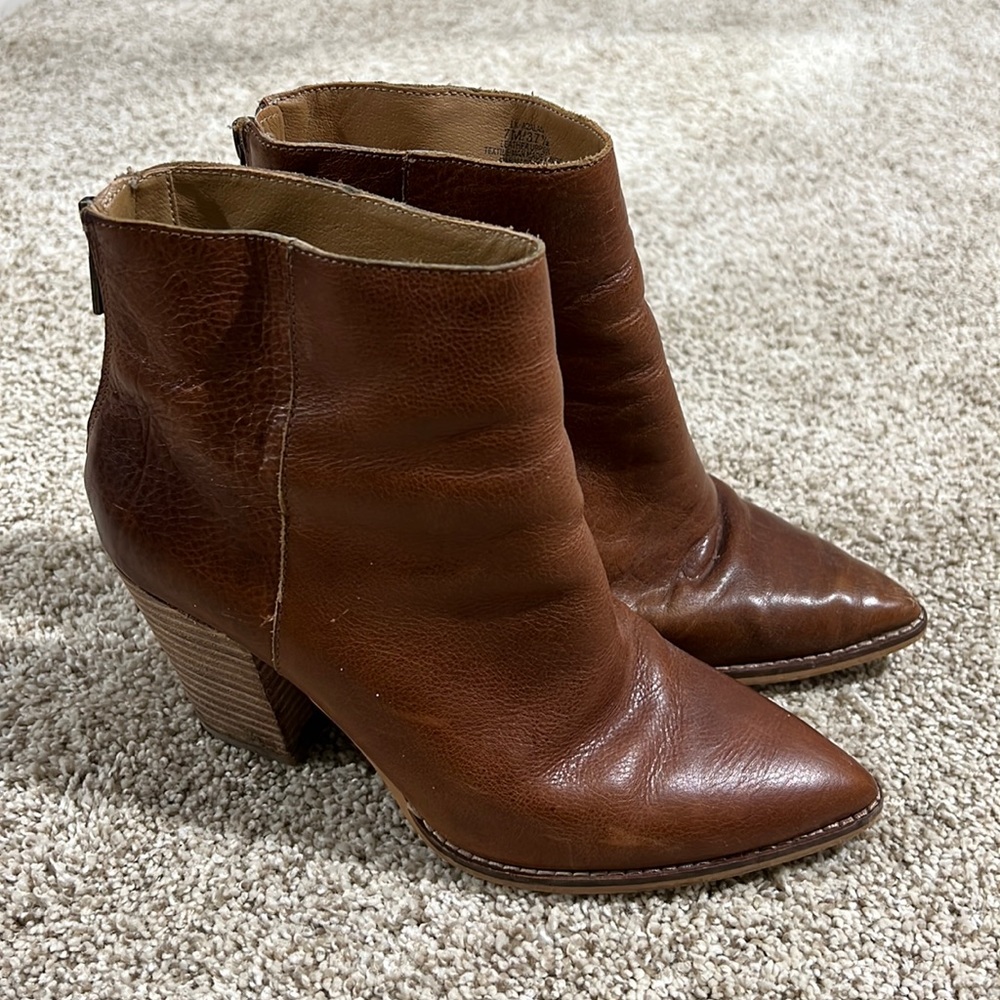 Lucky brand leather ankle booty. Zipper on the back size 7